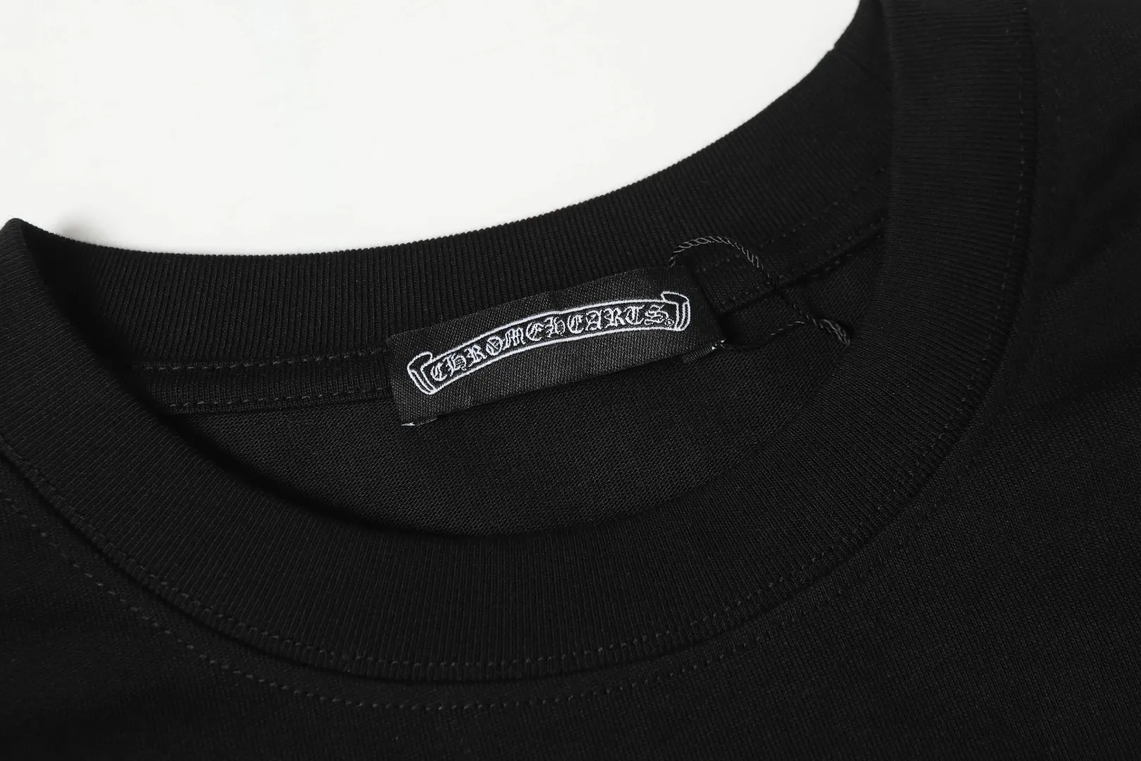 P160 Chrome Hearts* Chrome Hearts are made of 300g double yarn fabric, 1*1 Solona rib, imported digital white ink front and rear direct spray + foaming, 3D relief effect, in the perfect blend of fashion and science, a feast of precision and color, high-definition color details, green and environmentally friendly concepts, loose version, same style for men and women. Color: Black White Size: XS S M L